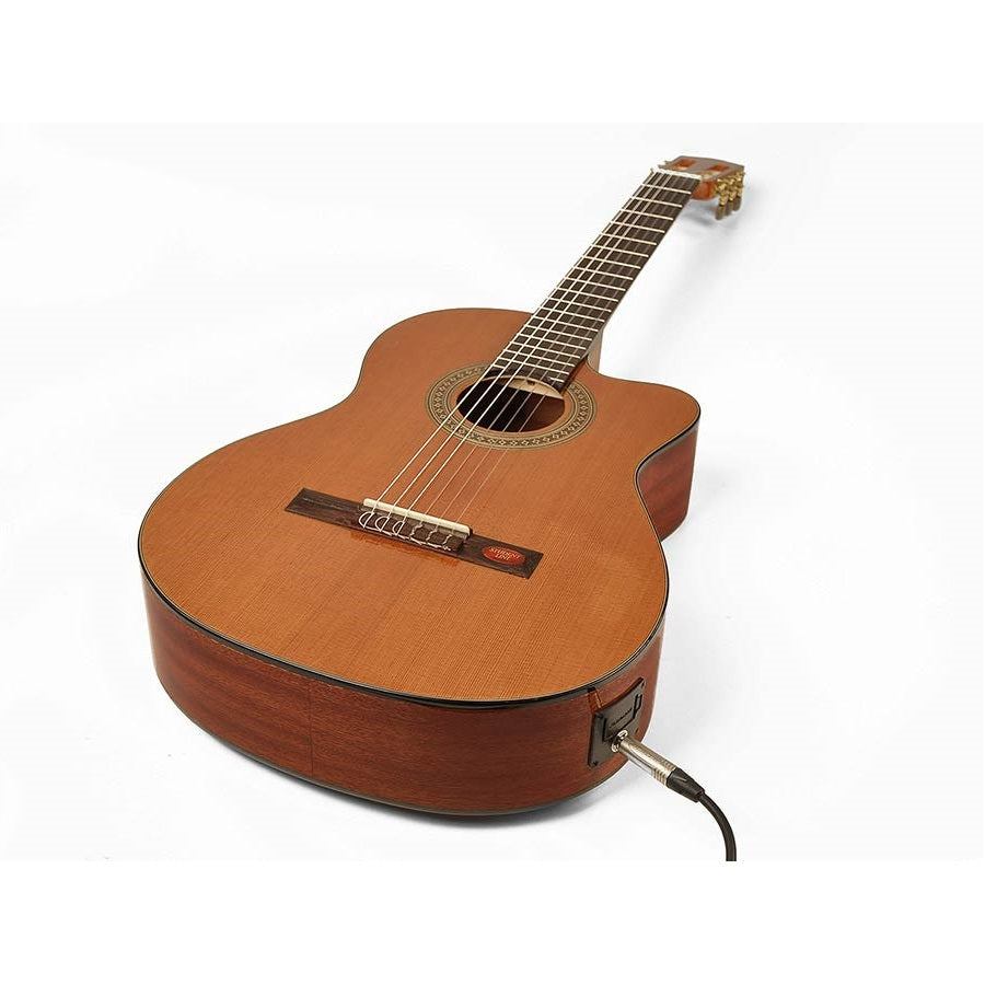 Salvador Cortez CC10CE Chitară Electro-clasică 4/4, natur