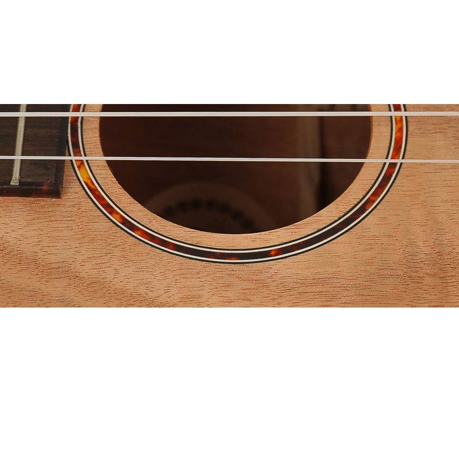 Korala UKC310 – Ukulele concert din seria Performer, corp integral din okoume flamed, cu chei de chitară