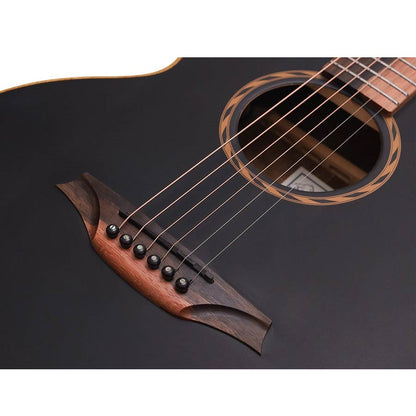 Bromo BAT8MEBK – Chitară electro-acustică mini jumbo, 6 corzi, cu husă