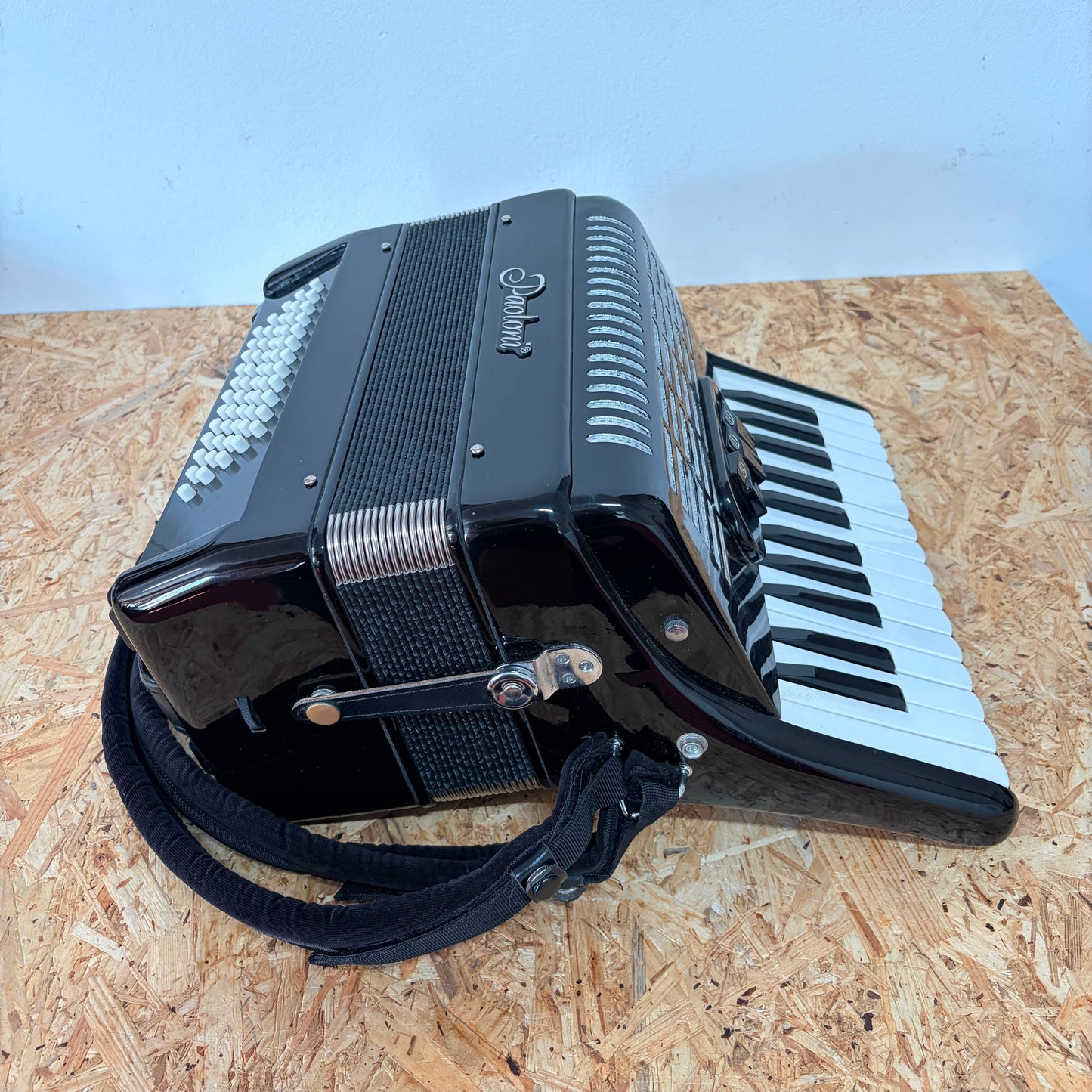 Acordeon Paoloni 60 bași, 26 clape, stare excelentă