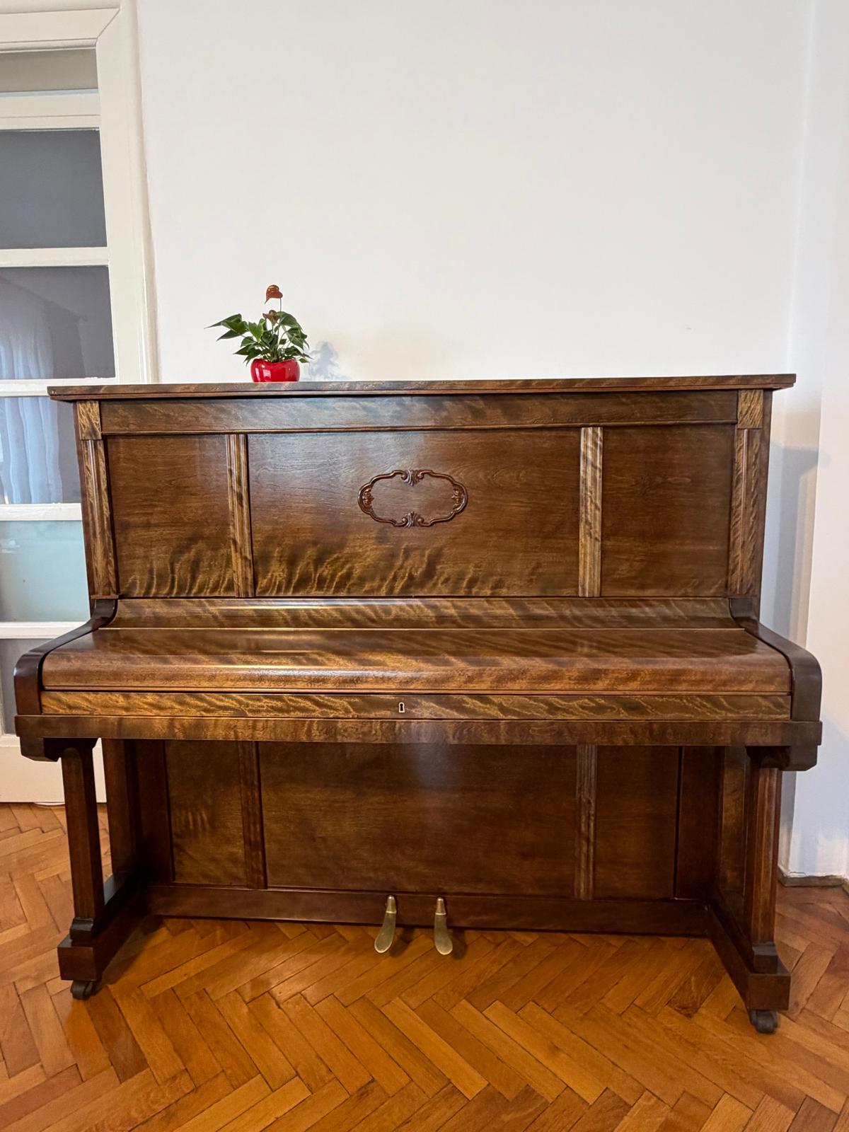 Pianină acustică Morgenstern an 1920, complet recondiționată, componente noi, stare excelenta