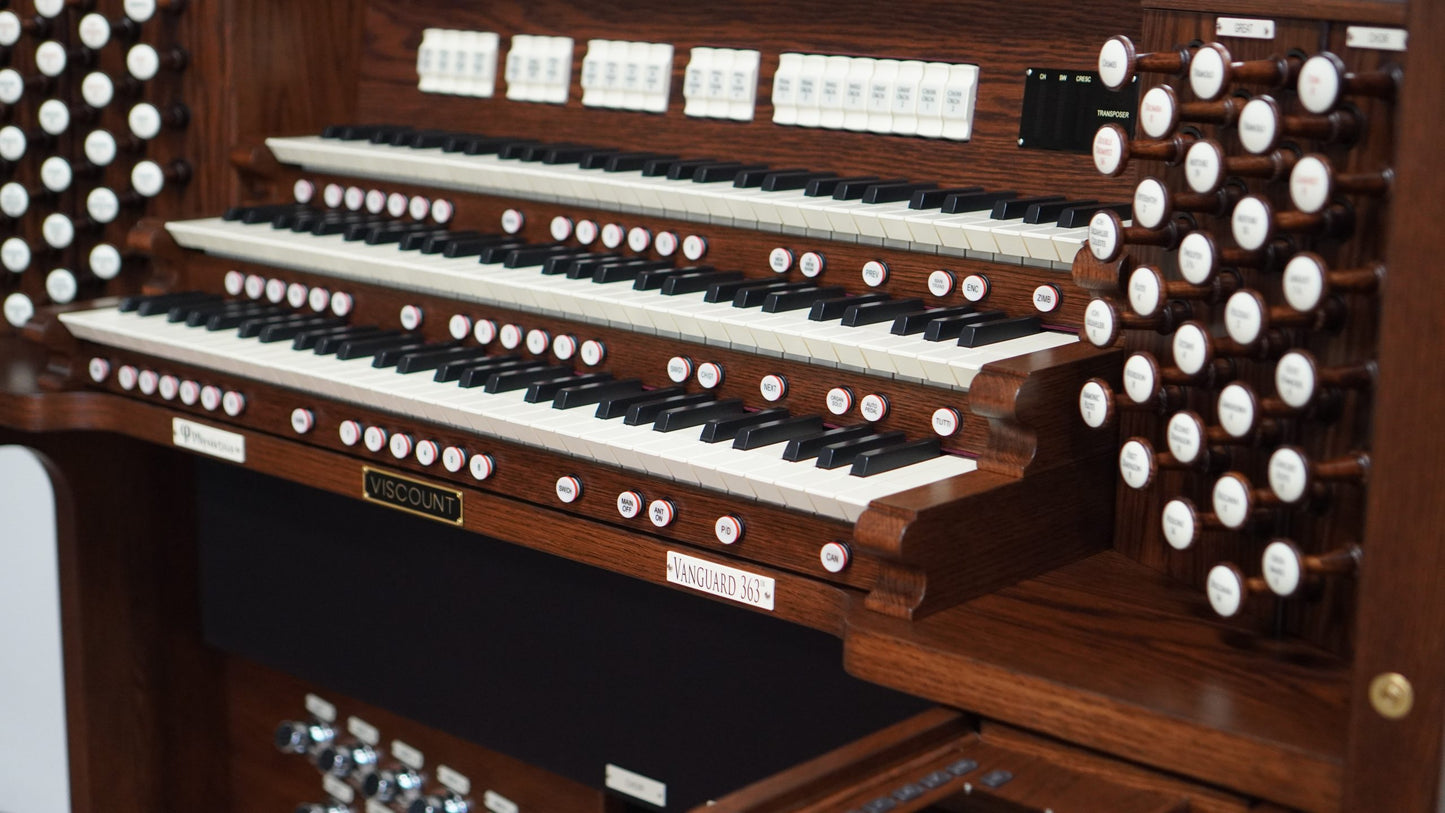 Viscount Opera 450 – Orga de biserică digitală cu trei claviaturi, pedalier cu 32 de note, 54 registre + 7 voci orchestrale, Physis Plus